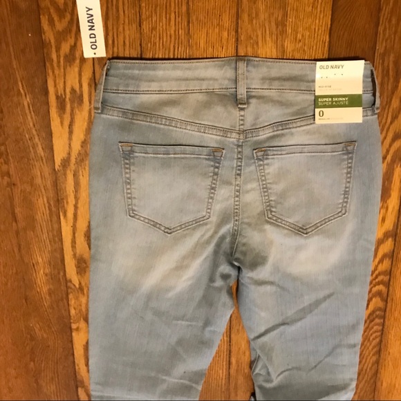 Old Navy Light Wash Jeans - Picture 4 of 4